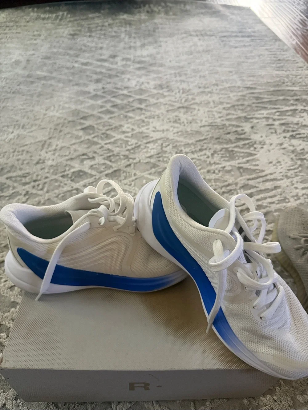 lululemon athletica woman’s ' White Sneakers withi Blue Trim